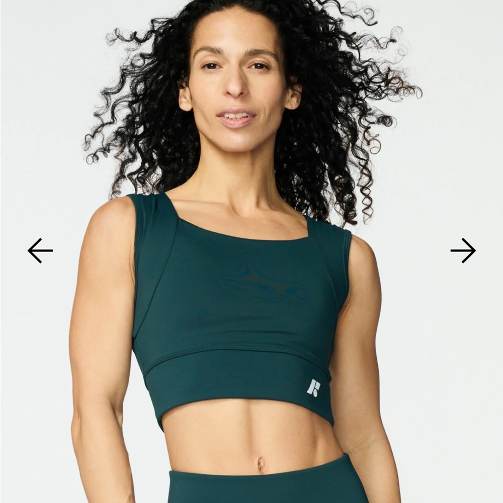 Viral Taylor Swift posture Bra